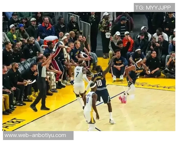 库里近期表现惊艳场均345分助勇士取得三胜一负佳绩 库里近期表现惊艳场均345分助勇士取得三胜一负佳绩