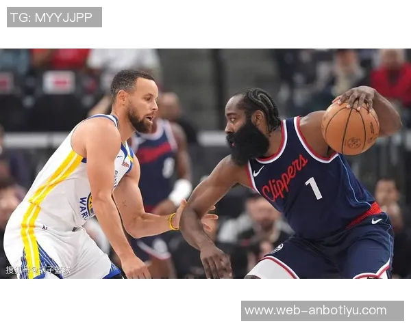 库里三节狂砍28分展现统治力期待常规赛精彩表现 库里三节狂砍28分展现统治力期待常规赛精彩表现