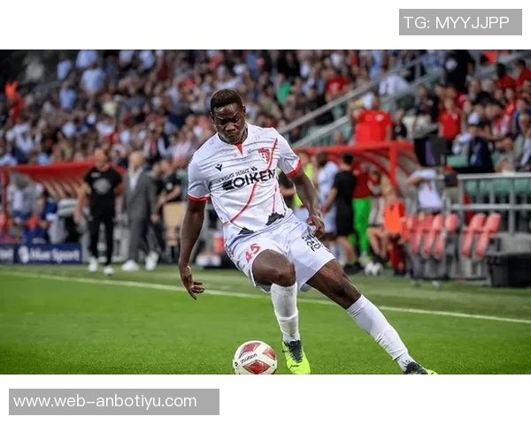 巴洛特利为保持竞技状态加盟第五级别球队进行训练 巴洛特利为保持竞技状态加盟第五级别球队进行训练