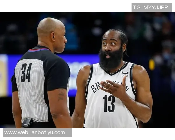 詹姆斯谈NBA球员利用规则造犯规的技巧与策略