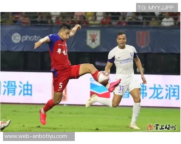 梅州队凭借茹子楠远射小角度破门暂时领先海牛队 梅州队凭借茹子楠远射小角度破门暂时领先海牛队