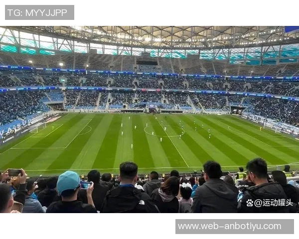 海港外援庆祝中超三连冠激情舞动更衣室尽显喜悦气氛