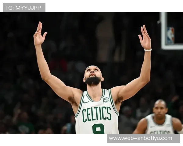 怀特创下7帽平历史后卫单场纪录感谢队友全力以赴助力胜利