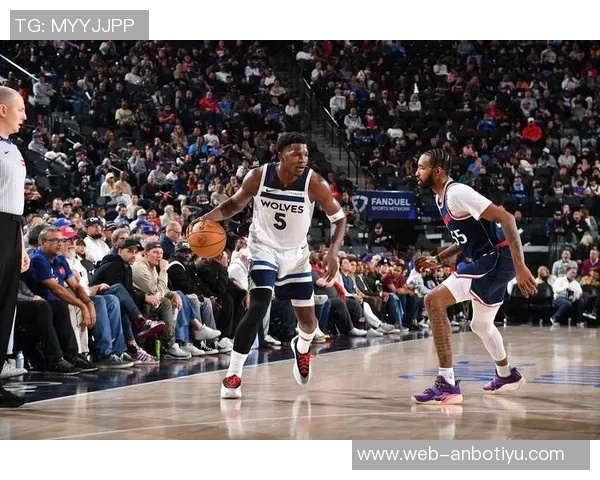 兰德尔全能表现助球队大胜19分10板12助攻正负值高达43 兰德尔全能表现助球队大胜19分10板12助攻正负值高达43