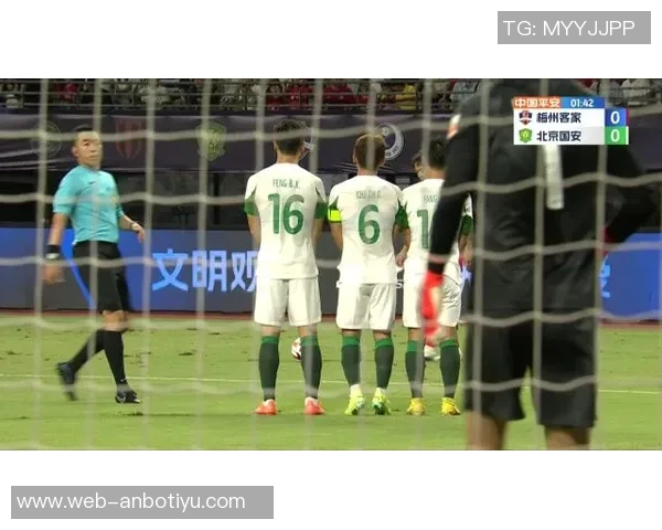 梅州队奋起直追奥马尔松第64分钟破门将比分改写为1-3国安 梅州队奋起直追奥马尔松第64分钟破门将比分改写为1-3国安