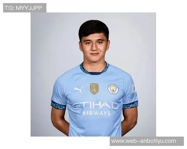 马尔穆什参与踢球风格挑战赛选择胡桑诺夫展现速度魅力 马尔穆什参与踢球风格挑战赛选择胡桑诺夫展现速度魅力